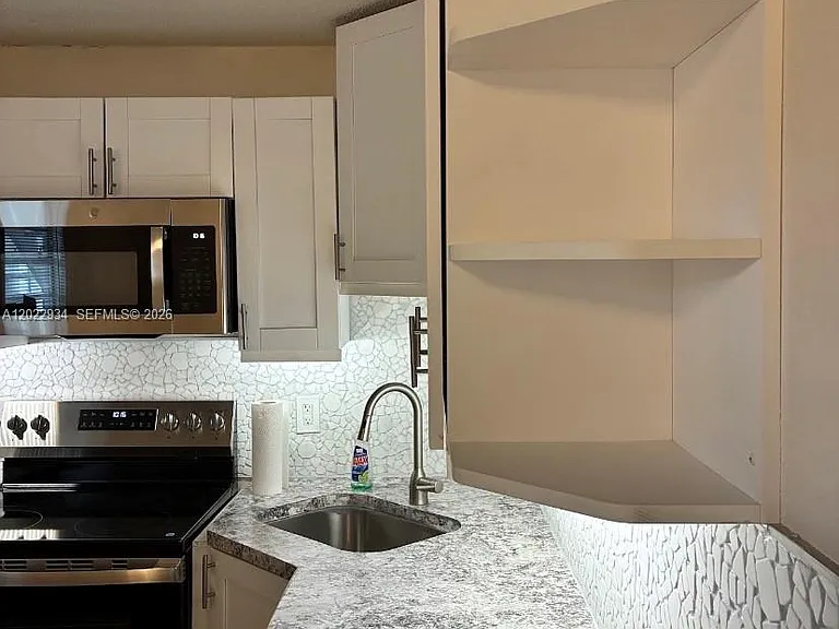 117 NE 5th St #113 — Photo 4