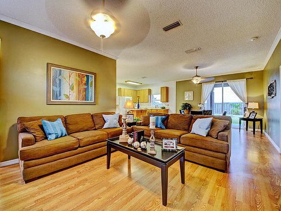 3rd image of 1703 Laramie Cir