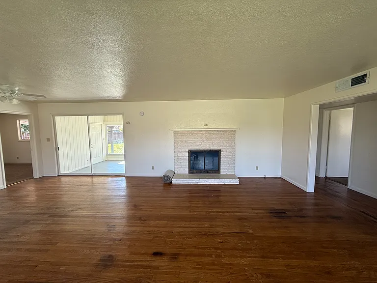 1271 Slaughter Ave — Photo 2