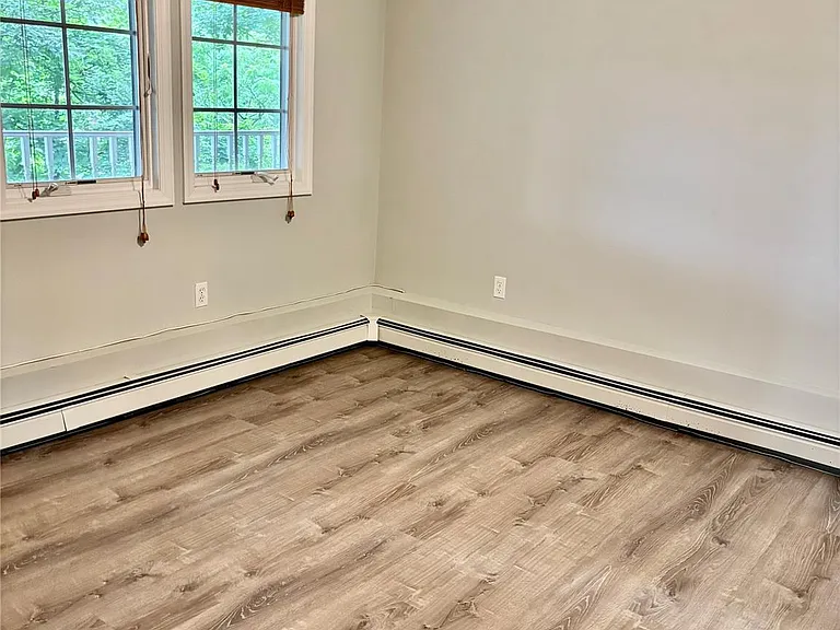 108 Old Country Rd — Photo 6