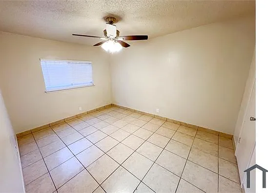 3 bed, 995 sqft, $1,500 — Photo 2