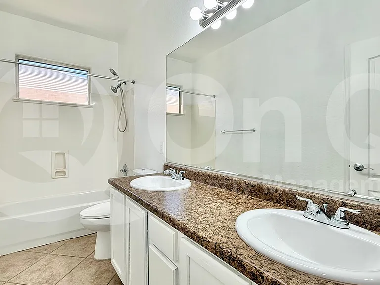 1613 S 174th Ln — Photo 22