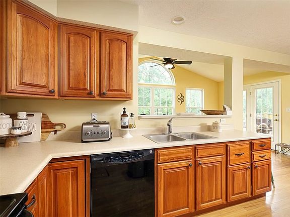 5th image of 147 Winslow Ct