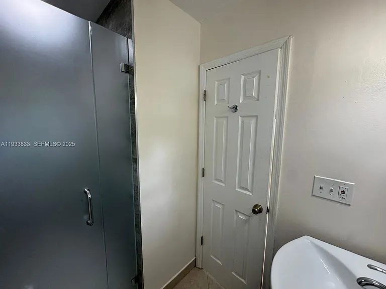 18600 SW 97th Ave — Photo 16