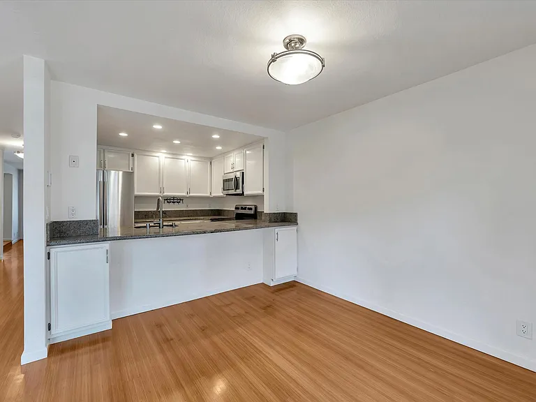 4 W Harbor Dr — Photo 17