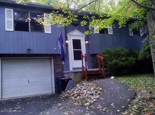 143 Buck Ridge Dr, Drums, PA 18222