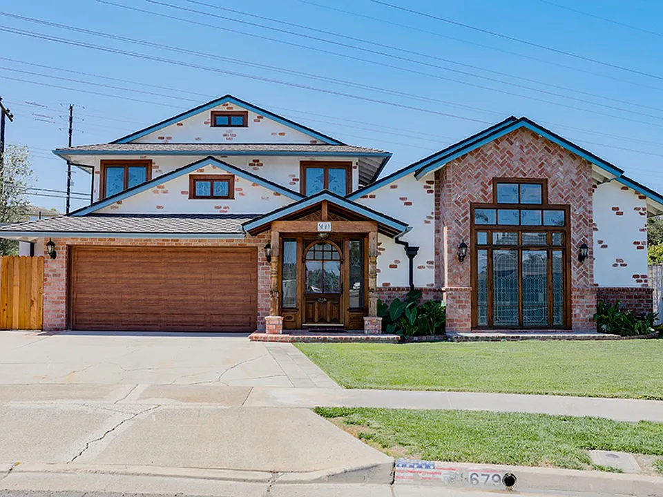 8679 El Costa Cir