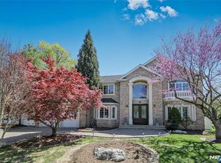 278 Starling Ct, Paramus, NJ 07652