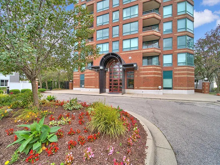 3320 Spinnaker Ln #3A — Photo 1