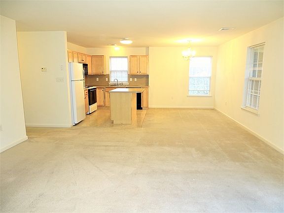 Kitchen & Dining Area