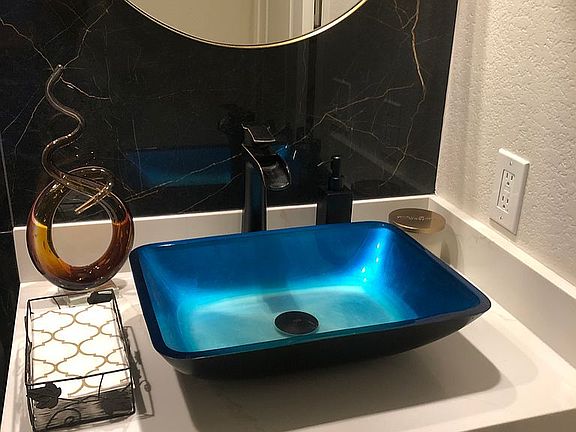 Quartz, porcelain & details