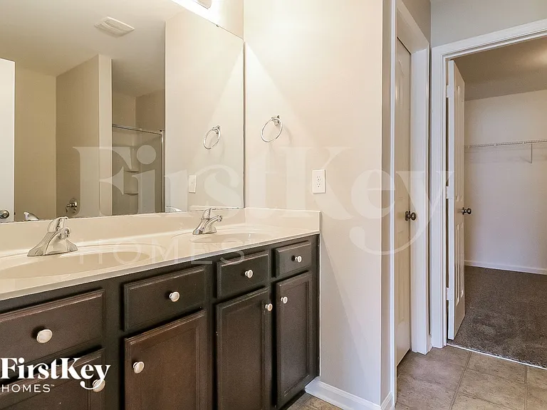 6618 Glenville Dr — Photo 10