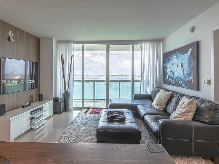 1800 N Bayshore Dr #220 — Photo 2