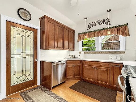 3rd image of 4545 Franklin Ave