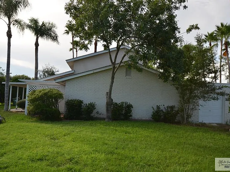 704 Zapata Ave — Photo 18