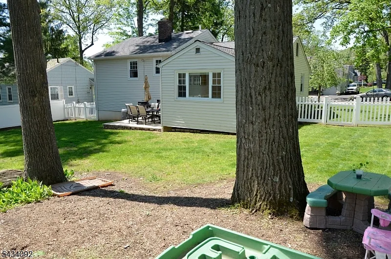 1 Willow St, Chatham, NJ 07928 — Photo 2