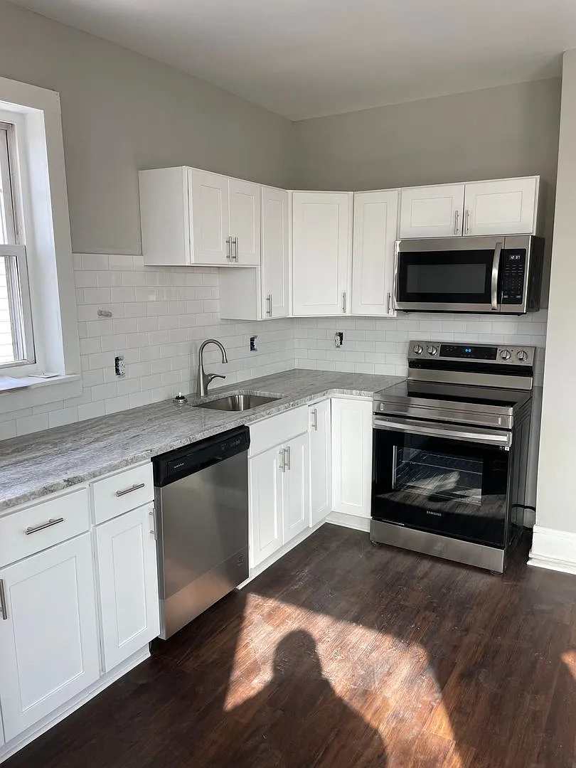524 Somerset Street — Photo 2