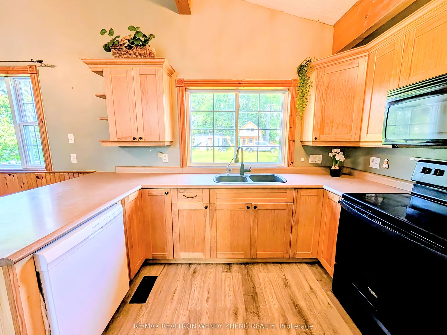 4 bed, $2,850 — Photo 4