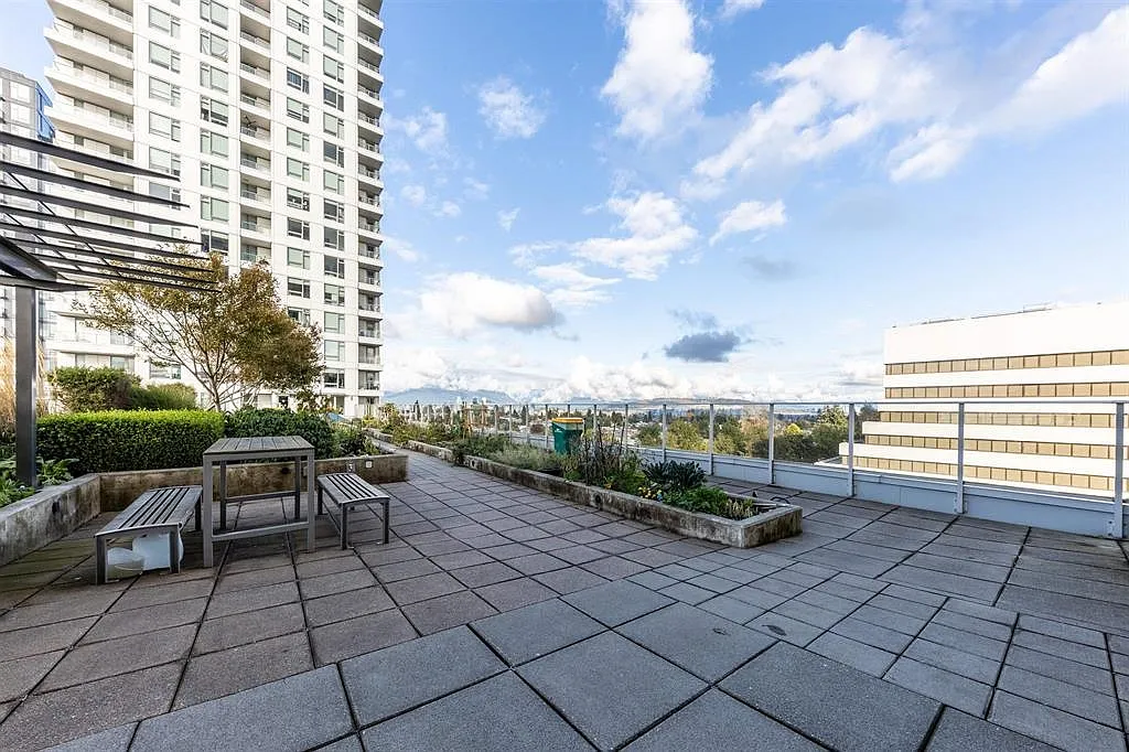 2 bed, 850 sqft, $2,700 — Photo 2