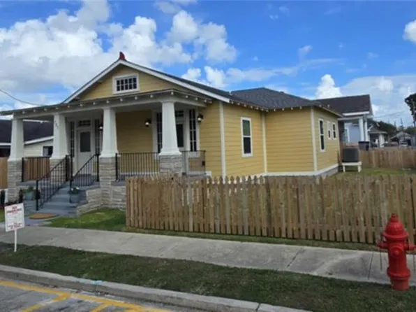 737 Derbigny St, Gretna, LA 70053