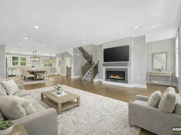 33 Cranberry Ln #17, Montvale, NJ 07645