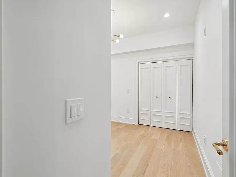 1227 N 6th St #6 — Photo 34