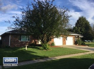 1018 Meadow Ln, Sycamore, IL 60178