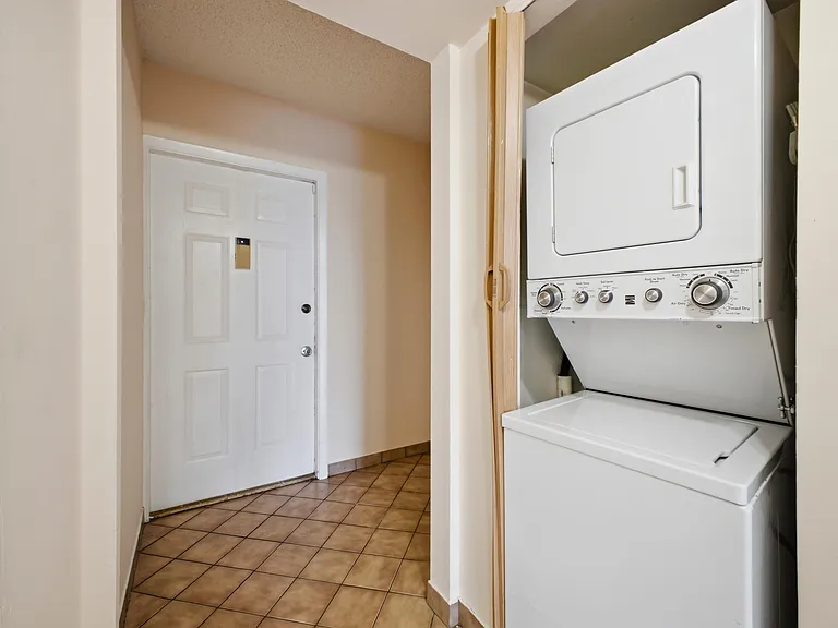 2960 SW 22nd Ave #8120 — Photo 3