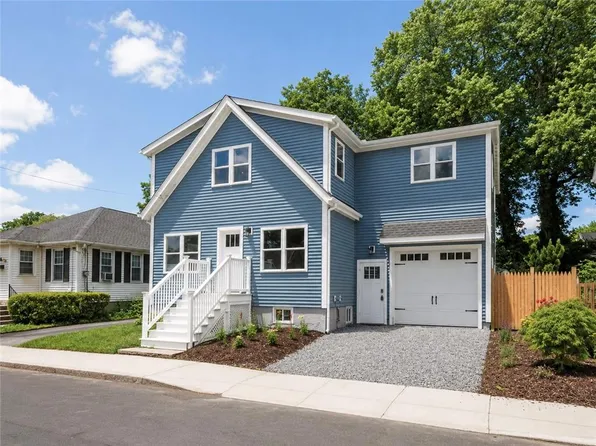 31 Prescott Hall Rd, Newport, RI 02840