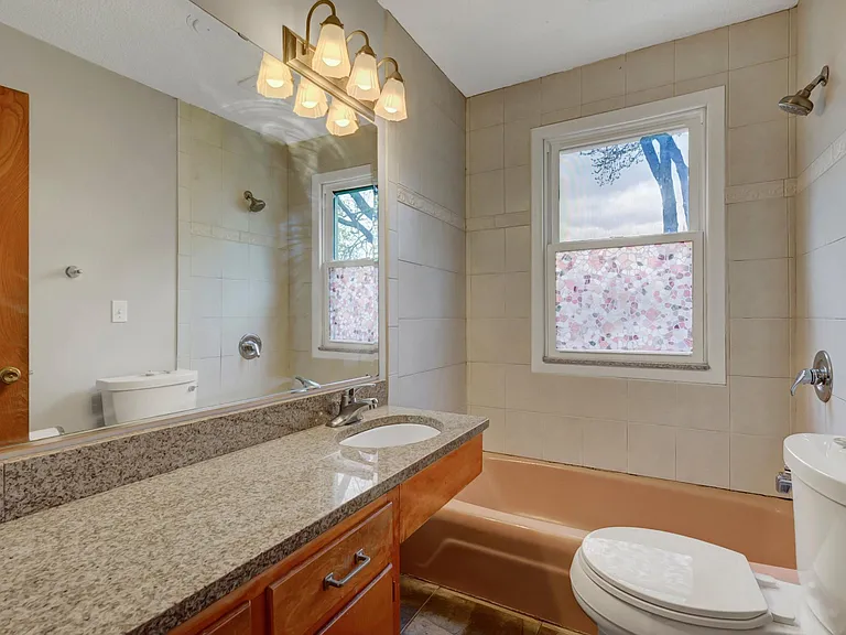 712 Main St NE — Photo 18
