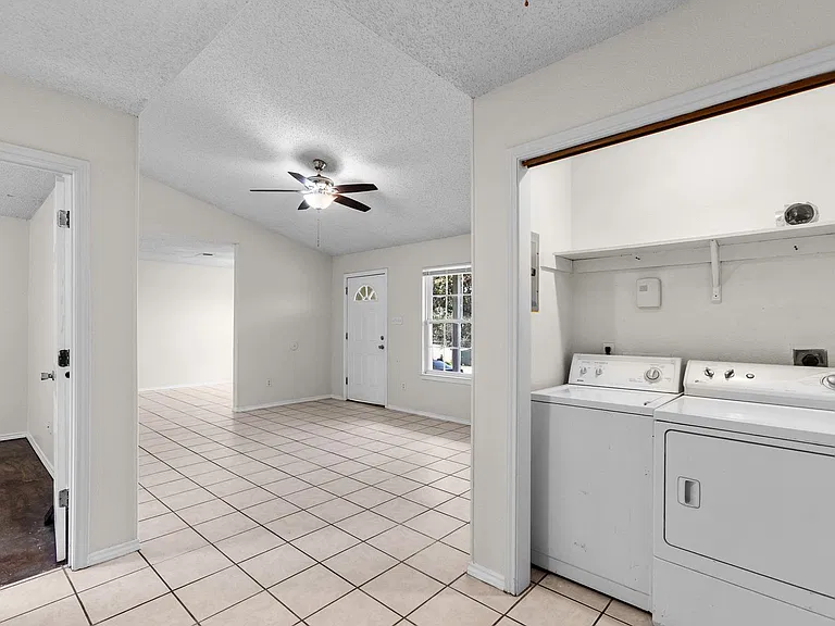 1629 Gordon St — Photo 13