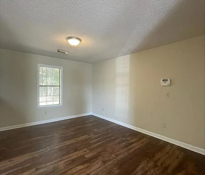 8400 Rutherford Dr — Photo 3