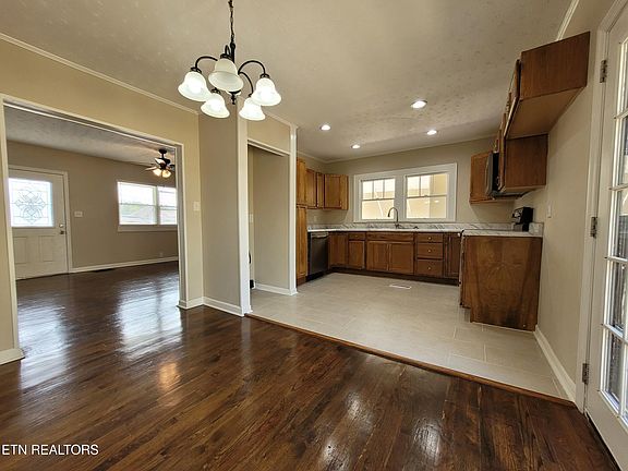 2nd image of 1319 Spring Hill Rd