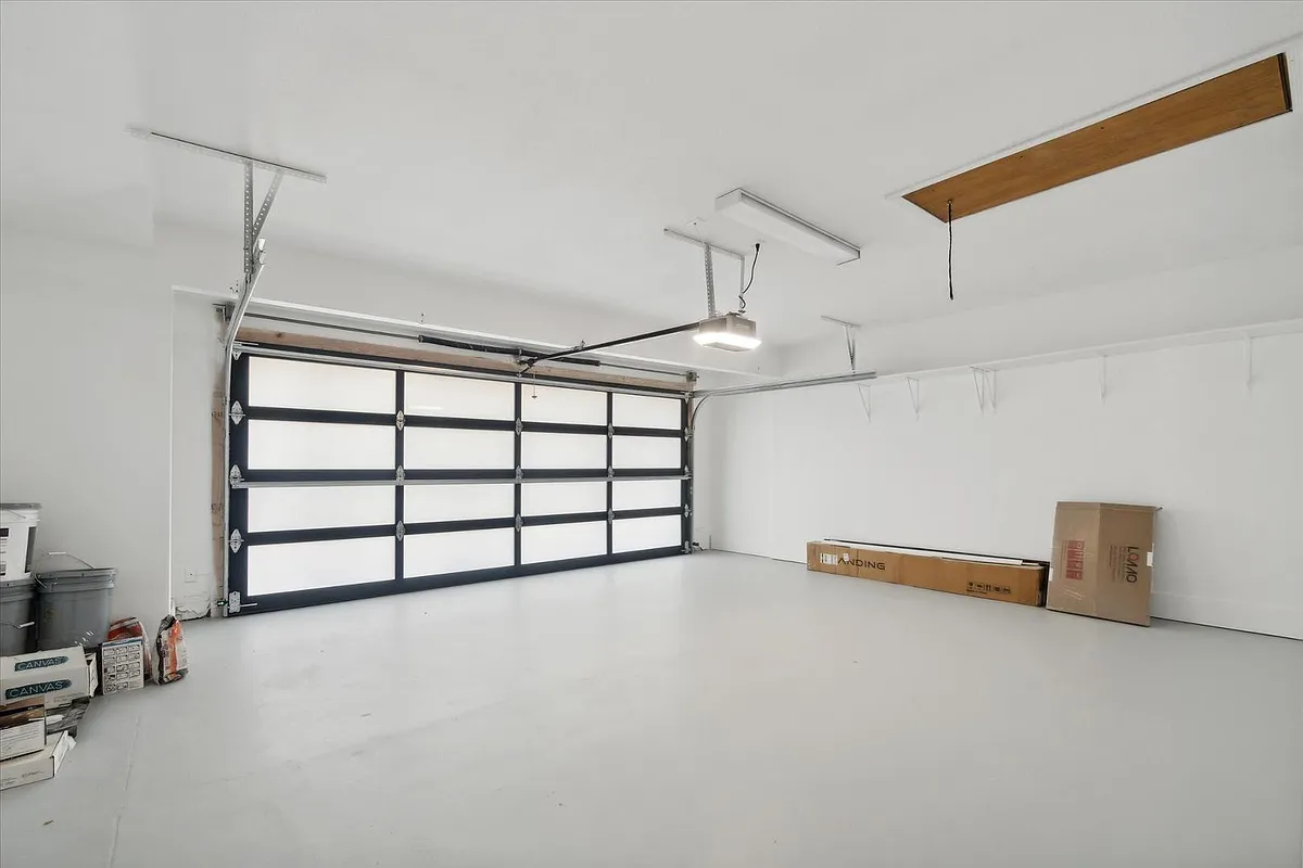 Building Photo - 8525 E Clarendon Ave