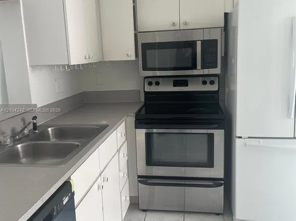 12025 SW 14th St APT 203, Miami, FL 33184