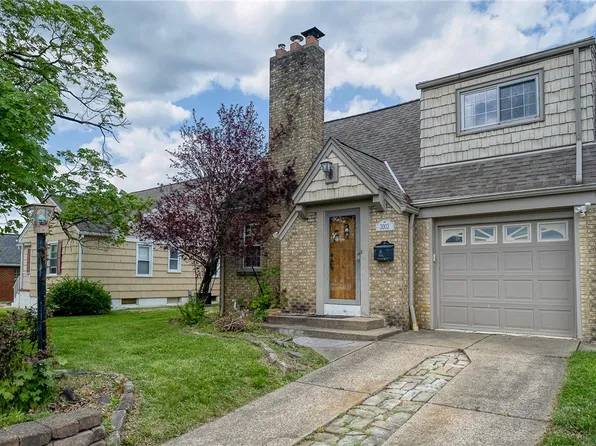 2002 State St, Natrona Heights, PA 15065