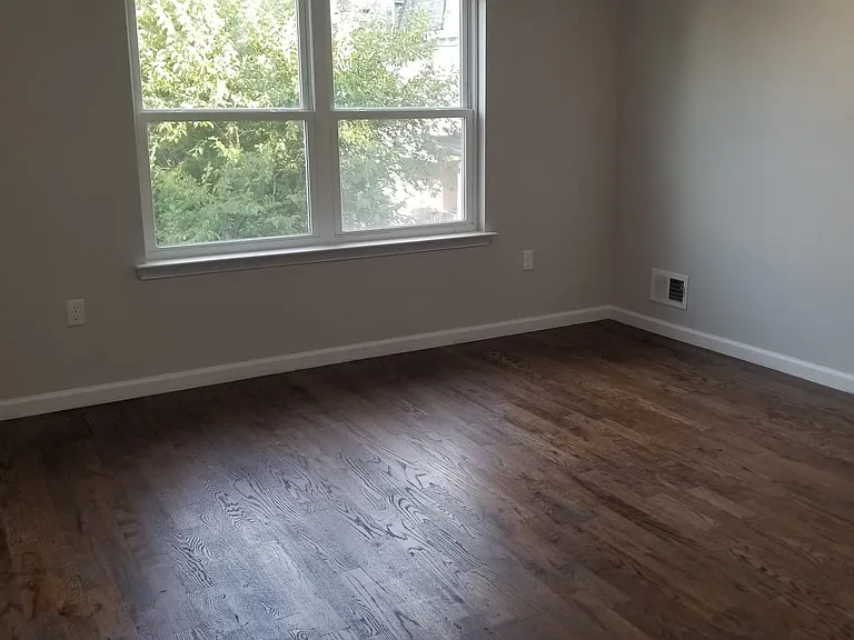 224 S 6th St #1 — Photo 15
