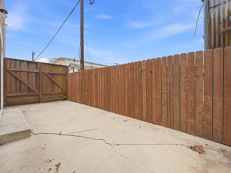 225 20th Street — Photo 12