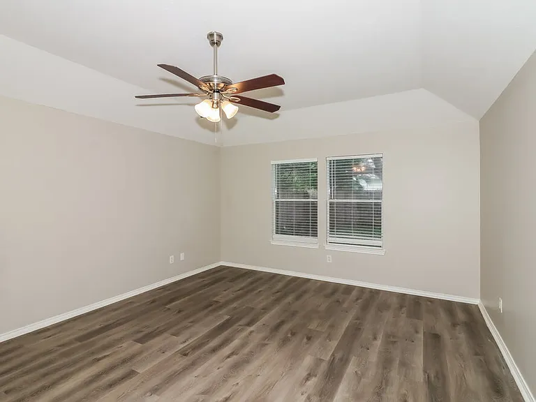 1427 Waterside Village Dr — Photo 8
