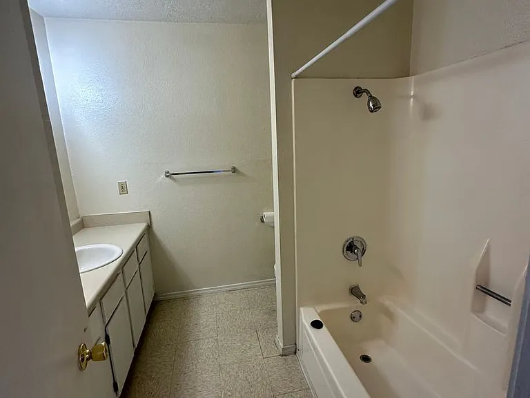 Echols 1500 - Sedona Apartments — Photo 12