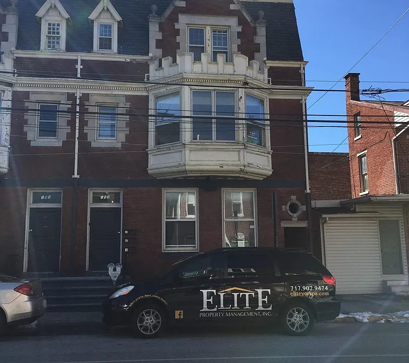 152 W King St #3