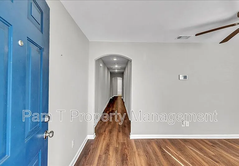 1024 W 39th St — Photo 4