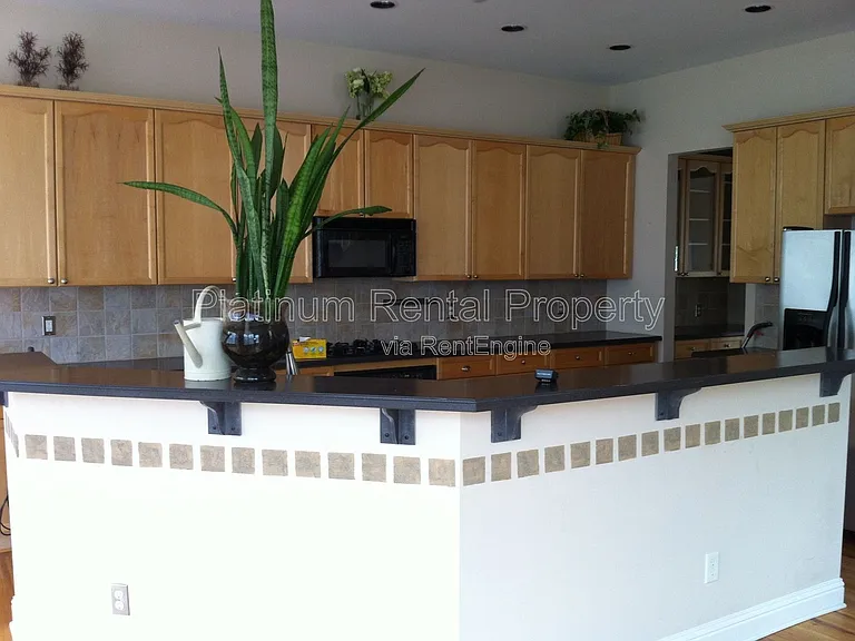 201 Creekway Xing SE — Photo 2