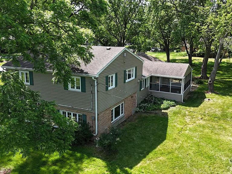 116 S Deerpath Rd — Photo 30