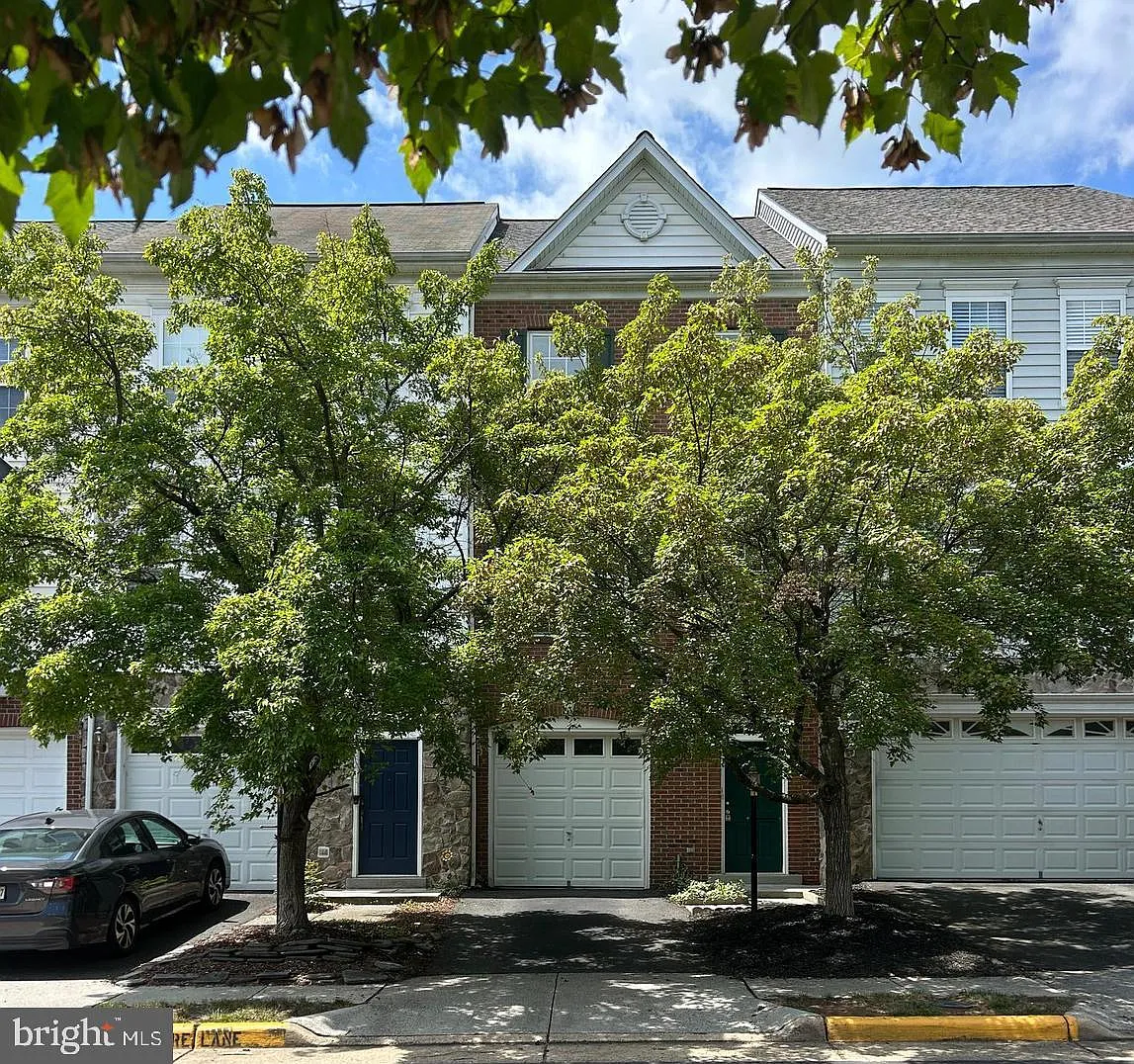3 bed, 3.5 bath, 2016 sqft, $2,995 — Photo 1