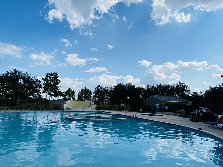 5019 Shining Creek Ct — Photo 1