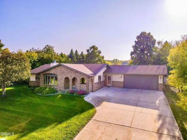 1608 9th Ave SE, Jamestown, ND 58401