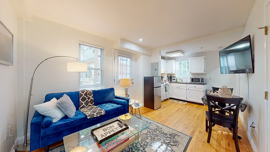 1 bed, 1.5 bath, 800 sqft, $4,995 — Photo 1