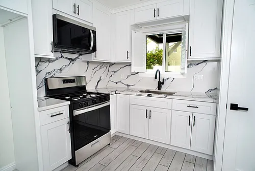 13310 Glenoaks Blvd Photo 1
