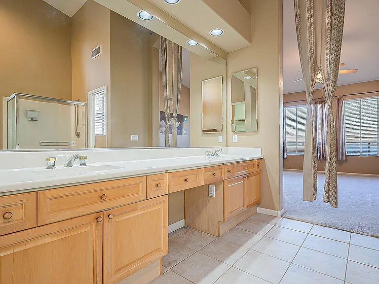 4926 E Duane Ln — Photo 27
